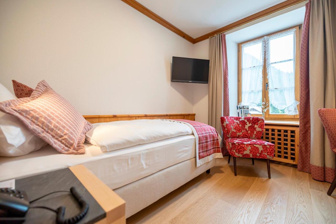 Standard Single Room parquet floor,1589341515:JPEG